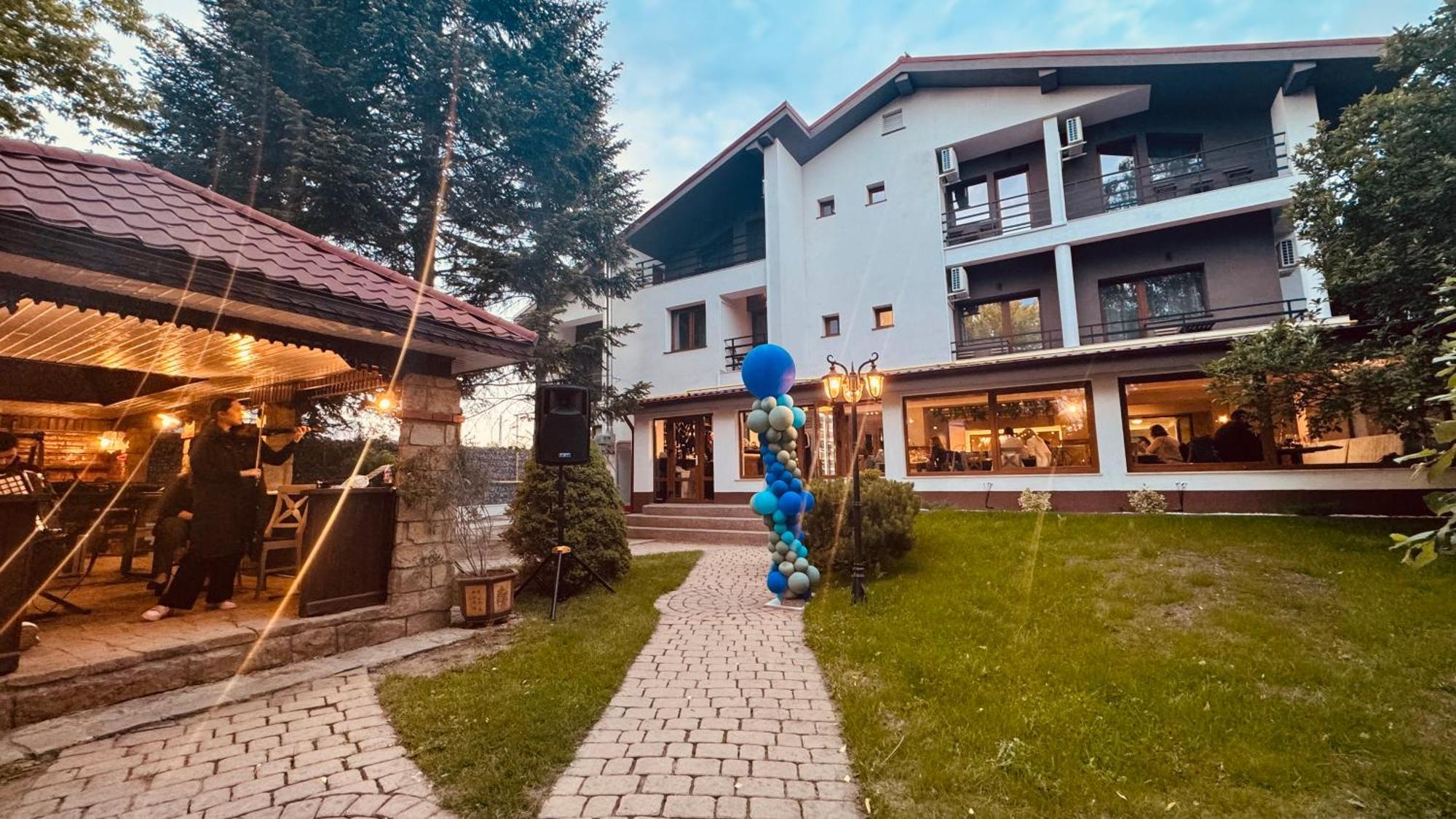 Pensiunea Waldor Bacau Luaran gambar